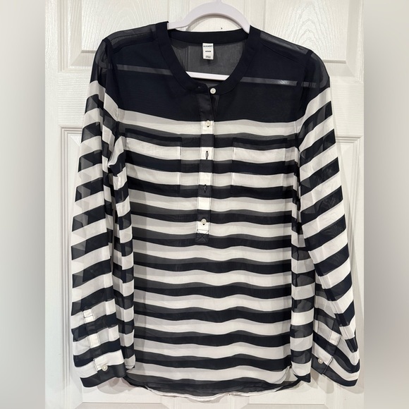 Old Navy Tops - Old navy bundle of (2) Tops